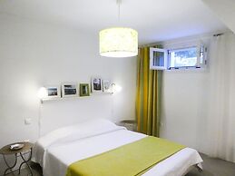 Glyfada CN Cheerful 5 Bedroom Home on the Beach