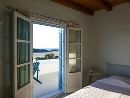 Glyfada CN Cheerful 5 Bedroom Home on the Beach