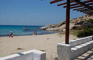 Glyfada CN Cheerful 5 Bedroom Home on the Beach