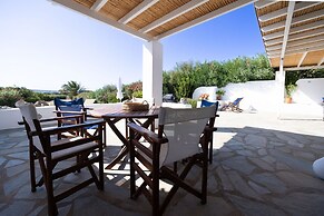 Villa Leilani 3 Bedroom Home by the Beach