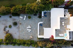 Villa Leilani 3 Bedroom Home by the Beach