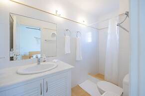 Villa Leilani 3 Bedroom Home by the Beach