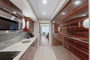 Stylish Oceanview Apartment, Prime Location!