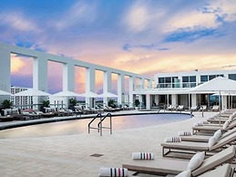 Stylish Oceanview Apartment, Prime Location!