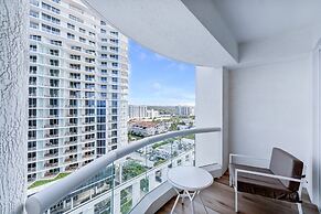 Stylish Oceanview Apartment, Prime Location!