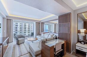 Stylish Oceanview Apartment, Prime Location!