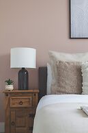 Spacious Room In Morden