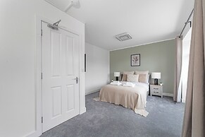 Spacious Room In Morden