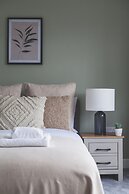 Spacious Room In Morden
