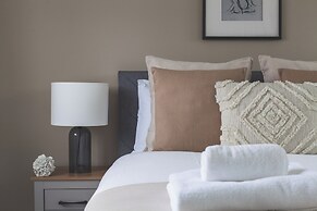 Spacious Room In Morden
