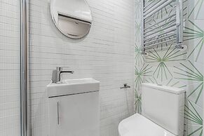 Spacious Room In Morden