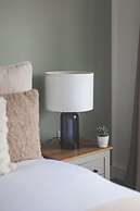 Spacious Room In Morden
