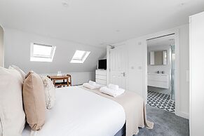 Spacious Room In Morden