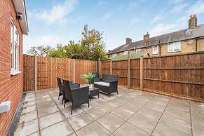 Spacious Room In Morden