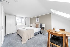 Spacious Room In Morden