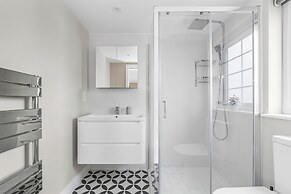 Spacious Room In Morden