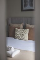 Spacious Room In Morden