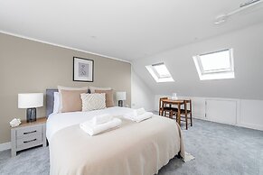 Spacious Room In Morden