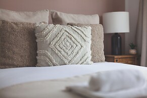 Spacious Room In Morden