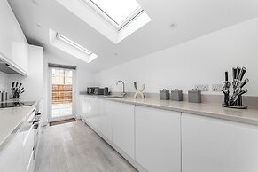 Spacious Room In Morden