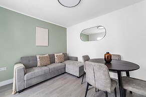 Spacious Room In Morden