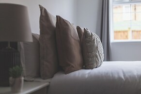 Spacious Room In Morden