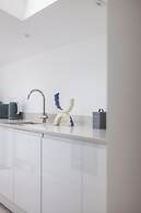 Spacious Room In Morden