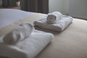 Spacious Room In Morden