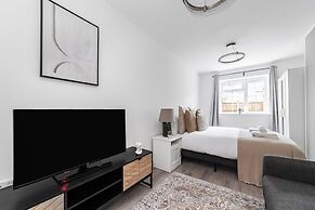 Spacious Room In Morden