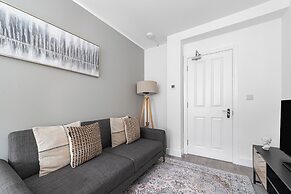Spacious Room In Morden