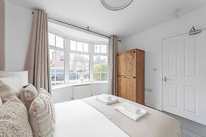 Spacious Room In Morden