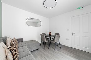 Spacious Room In Morden