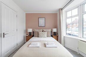 Spacious Room In Morden