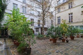 Paris Marais Bouquet Residence