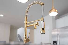 Brand NEW Luxury 10bedrooms At Windsor Island