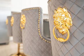 Brand NEW Luxury 10bedrooms At Windsor Island