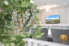 Brand NEW Luxury 10bedrooms At Windsor Island