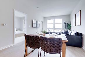 Apartment 15-Min Walk to Metro