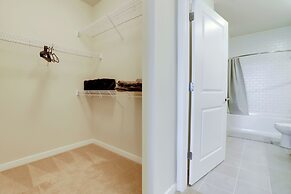 Apartment 15-Min Walk to Metro