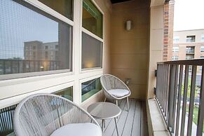 Apartment 15-Min Walk to Metro