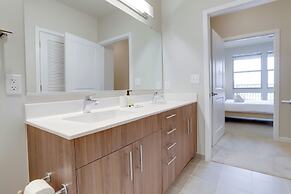 Apartment 15-Min Walk to Metro