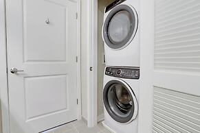 Apartment 15-Min Walk to Metro