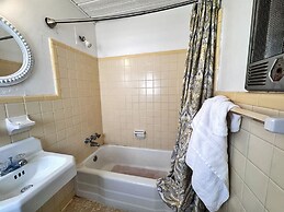 Chesterfield Hotel by OYO Hwy 9