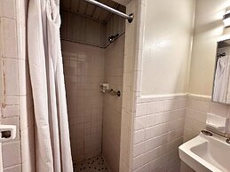 Chesterfield Hotel by OYO Hwy 9