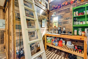 Creek Access, Fire Pit & Grill: Summerville Studio