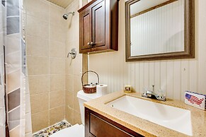 Creek Access, Fire Pit & Grill: Summerville Studio