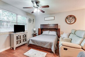 Cabin w/ Hot Tub in Valley View: Pets Welcome!