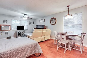 Cabin w/ Hot Tub in Valley View: Pets Welcome!