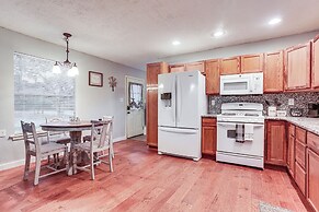 Cabin w/ Hot Tub in Valley View: Pets Welcome!
