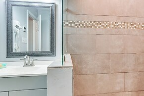 Cabin w/ Hot Tub in Valley View: Pets Welcome!
